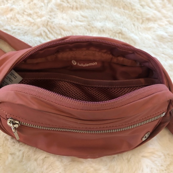 Lululemon Everywhere Belt Bag dusty rose - Picture 3 of 3